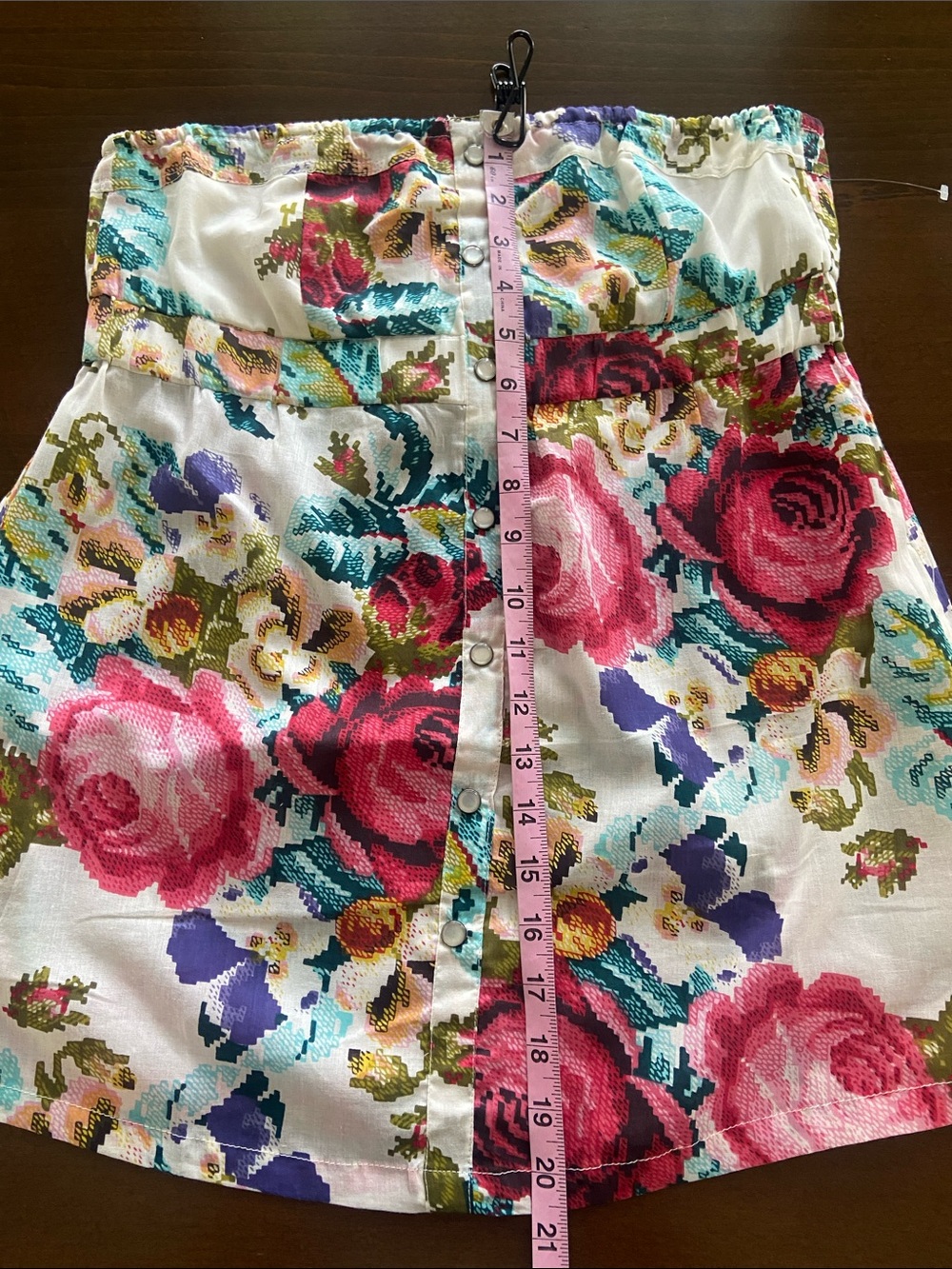 2/$20* Bold Rose Print Blouse, Removable straps, pearl snaps on front. Sz L - Picture 5 of 11